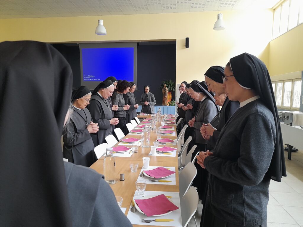 formation numerique 24 osfs 1 Repas convivial lors d'un samedi maison mère