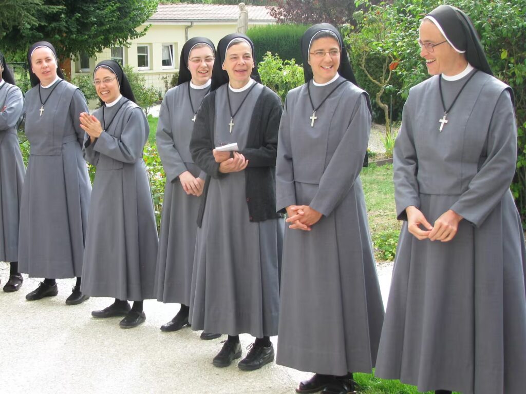 habit Soeurs qui se retrouvent