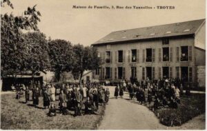 Jeunes ouvrières