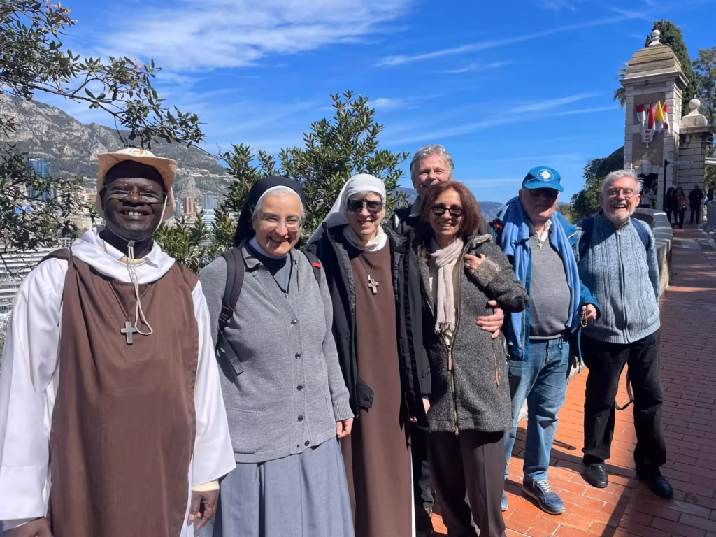 Fr&egrave;re Kizito, Sr Elisabeth-Marie, Sr Marie Annick, Christine et Jean Dominique
Midan, Jean-Claude Murdica et Olivier Fournier.