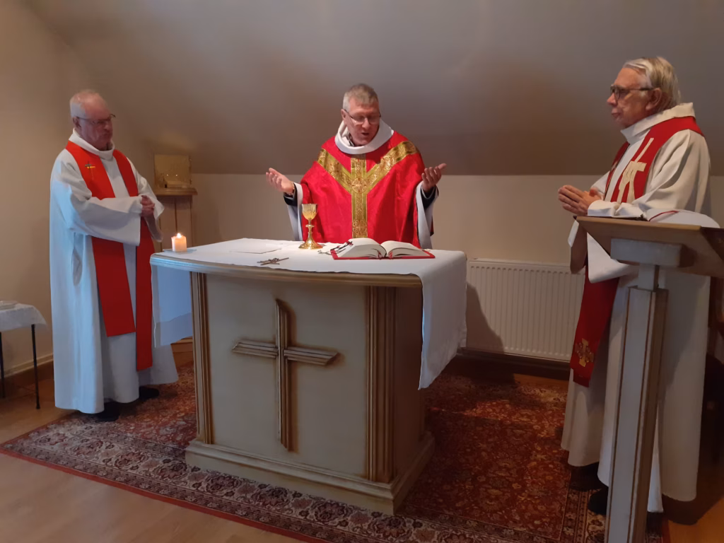 Messe dans la chapelle de la maison de Plancy